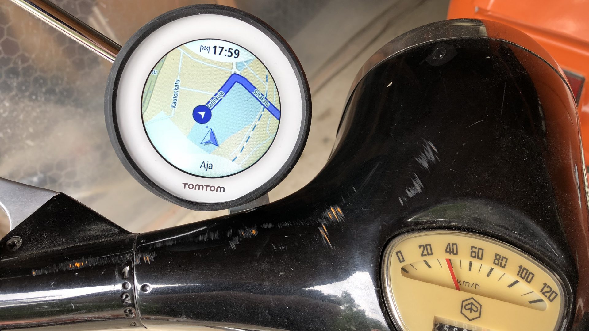Tomtom VIO skootterinavi